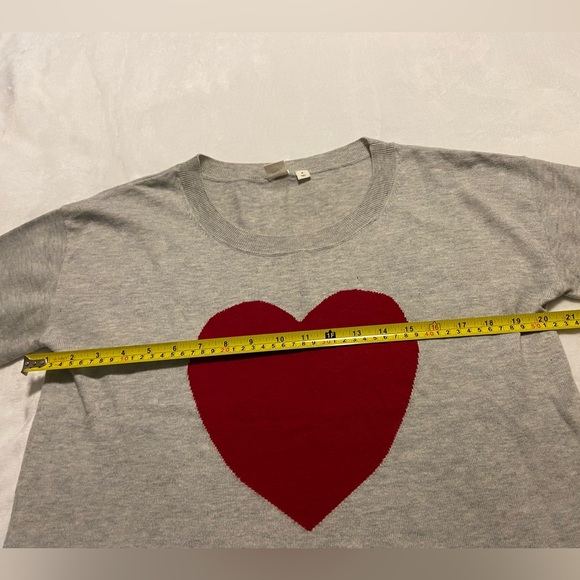 Cute Gap “Heart” sweater - Picture 4 of 7